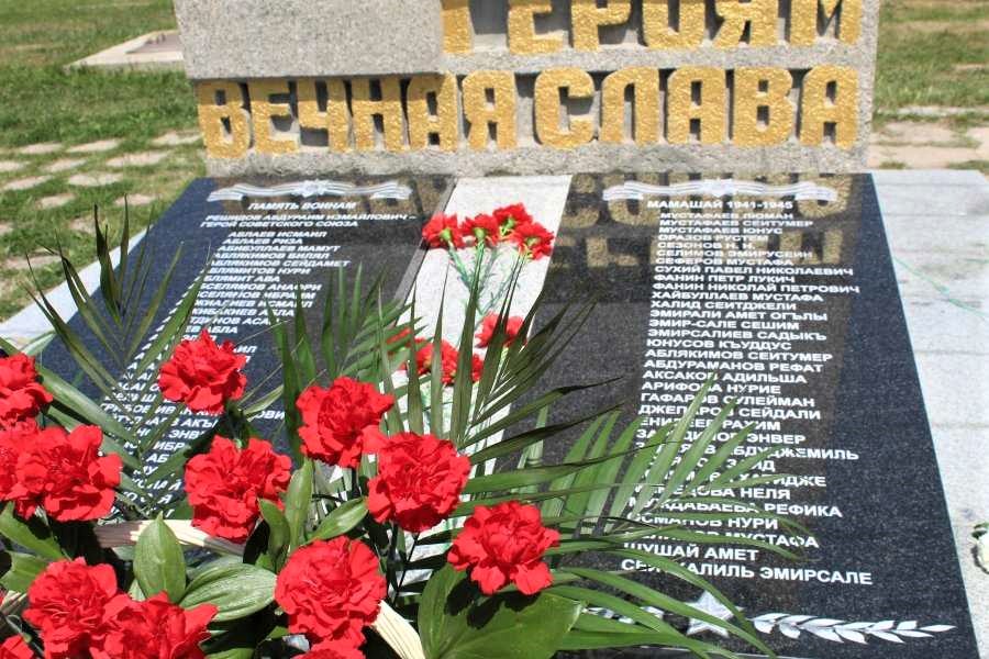 Разбитый вандалами памятник в Севастополе восстановлен